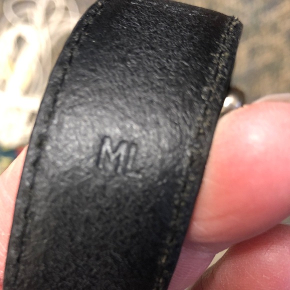 Chic Black Belt with Silver Accent - Picture 2 of 4